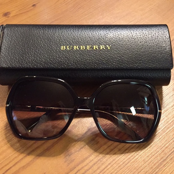 Burberry Accessories - 💥Burberry Havana Sunglasses (Polarized)